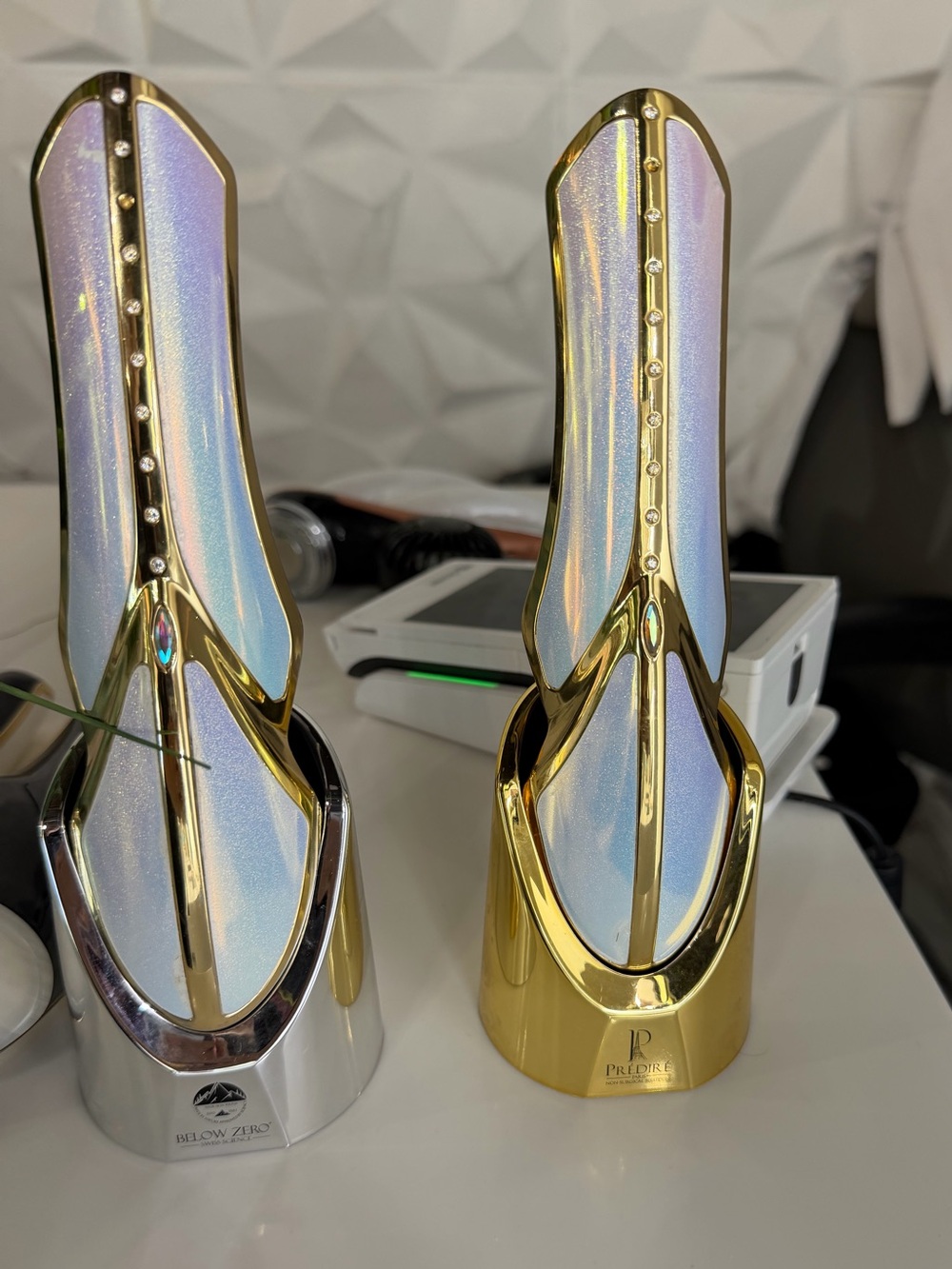 Prédiré Forever Glow Anti-Aging Radiance Device in Iridescent White & Gold